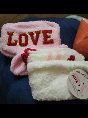 LOVE Fuzzy Sherpa Pouch with 3 Plush Cozy Socks - Pink & Cream